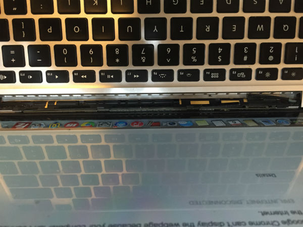 macbook retina buka cover lcd untuk lebih dingin